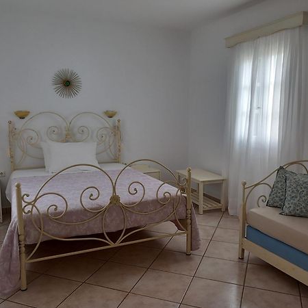 Elpidas Studios Agia Anna  Luaran gambar