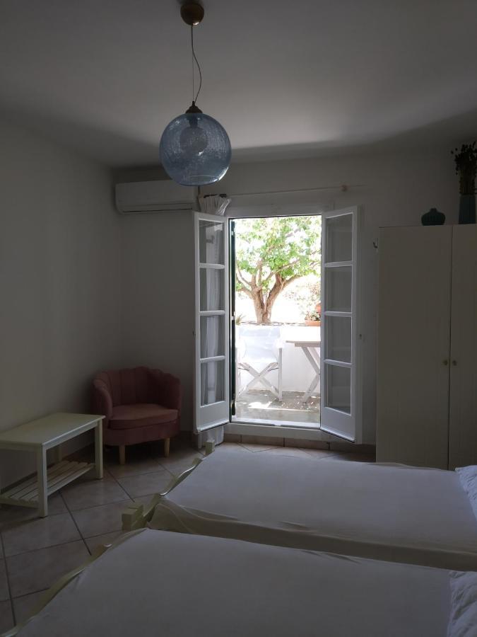 Elpidas Studios Agia Anna  Luaran gambar