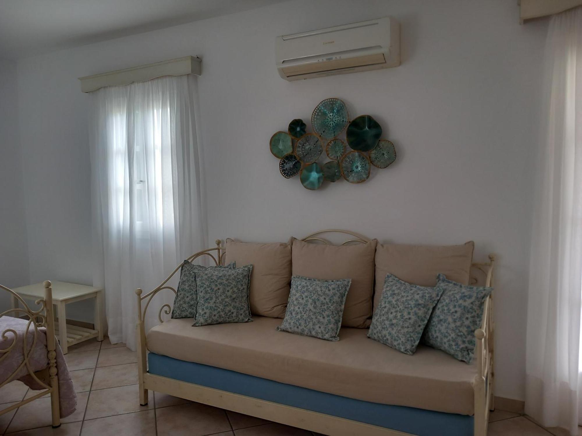 Elpidas Studios Agia Anna  Luaran gambar