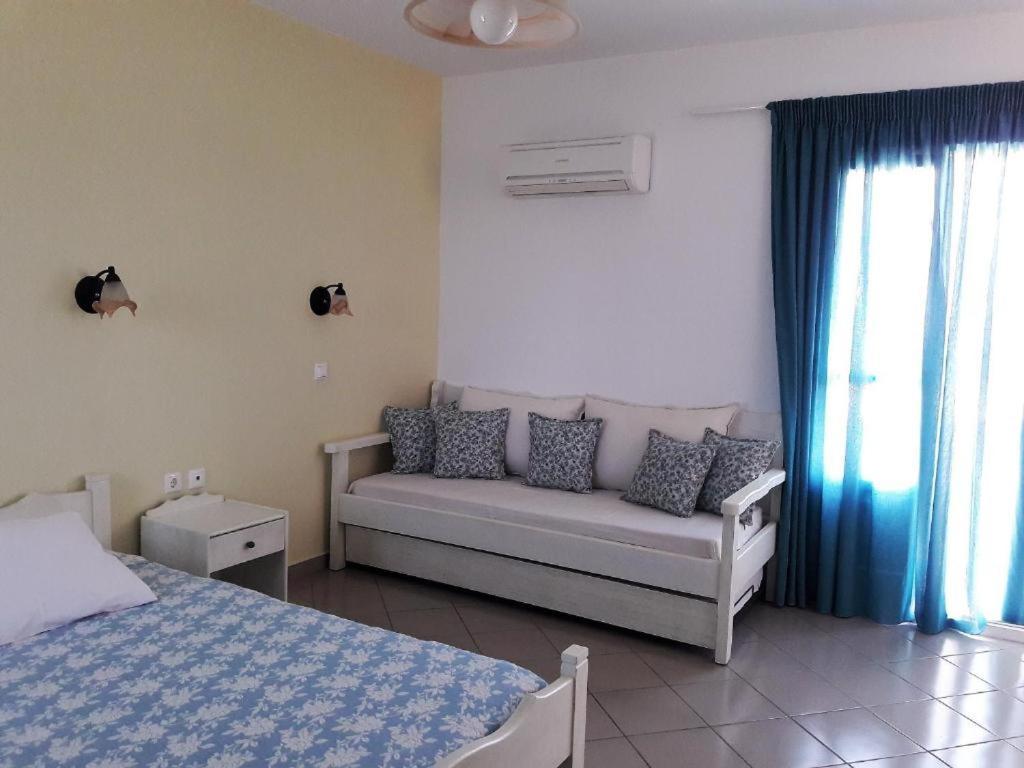 Elpidas Studios Agia Anna  Luaran gambar
