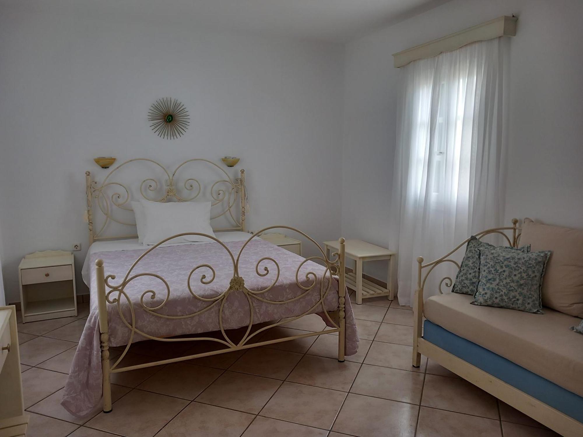 Elpidas Studios Agia Anna  Luaran gambar