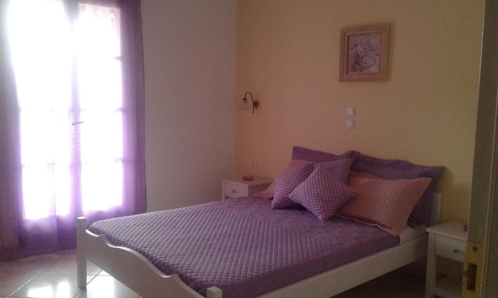 Elpidas Studios Agia Anna  Luaran gambar
